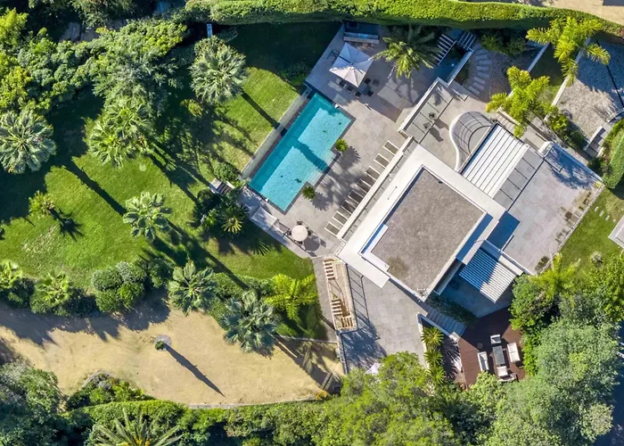 Villa Ref 2156 - - For Rent Cannes