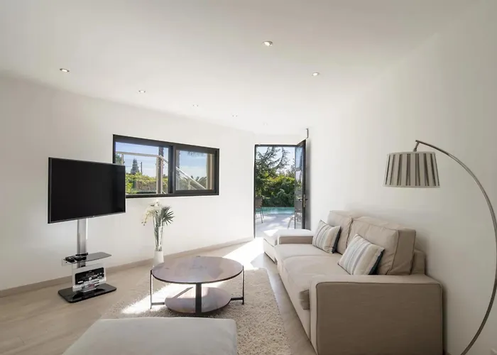 فيلة Ref 2156 - - For Rent كان